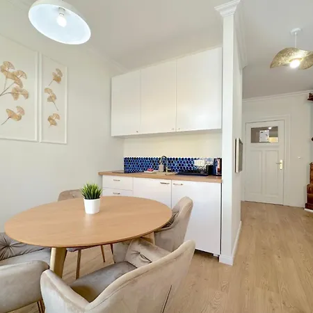 Seredino Blue Apartment- Modern Comfort In A Quiet Location, 5 Minutes To Old Town & Seaside Apartment Gdansk