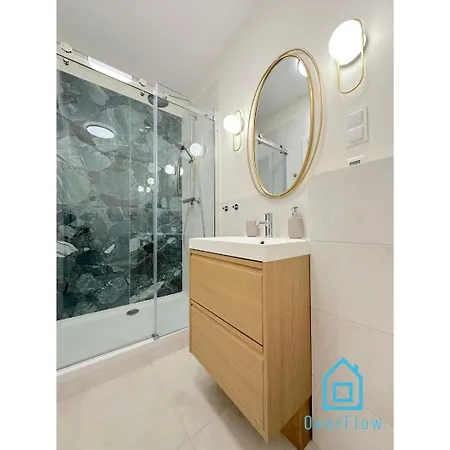 Seredino Blue Apartment- Modern Comfort In A Quiet Location, 5 Minutes To Old Town & Seaside *