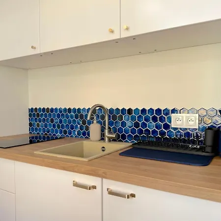 Seredino Blue Apartment- Modern Comfort In A Quiet Location, 5 Minutes To Old Town & Seaside Apartment