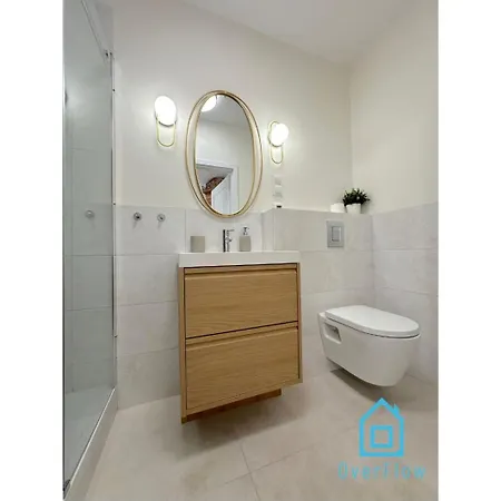 Seredino Blue Apartment- Modern Comfort In A Quiet Location, 5 Minutes To Old Town & Seaside Apartment Gdansk