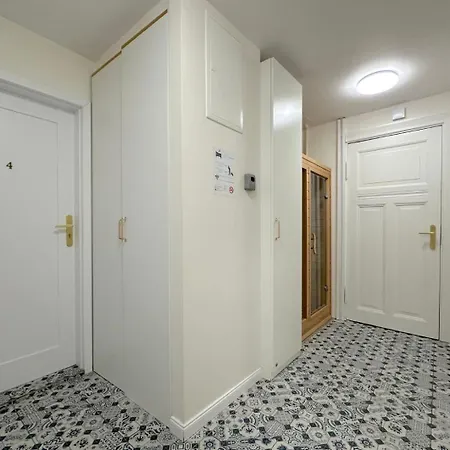 Seredino Blue Apartment- Modern Comfort In A Quiet Location, 5 Minutes To Old Town & Seaside Apartment